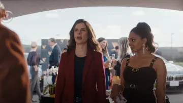 Theory Etiennette B Blazer de lana elástica usada por la Det. Samantha Wazowski (Meredith MacNeill) como se ve en Pretty Hard Cases (S02E12)