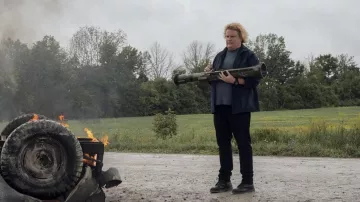 Botas usadas por Roo (Fortune Feimster) como se ve en el vestuario de la serie de televisión FUBAR (Temporada 1)