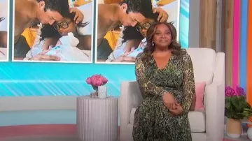 Topshop Floral Ruched Long Sleeve Midi Dress usado por Sherri Shepherd como se ve en Sherri el 28 de febrero de 2023