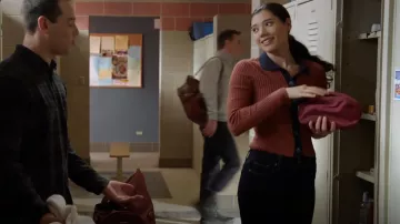 Levi's 721 High Rise Skinny usado por Violet Mikami (Hanako Greensmith) como se ve en Chicago Fire (S11E15)