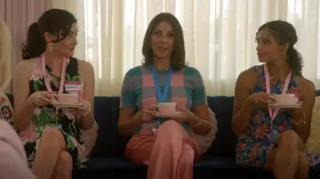 Pull vichy anglais Factory porté par Sophie Devereaux (Gina Bellman) vu dans Leverage: Redemption (S02E09)