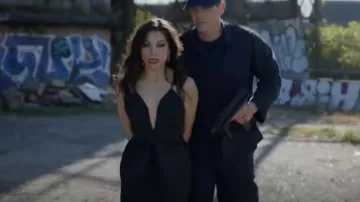 Carolina Herrera Oversize Bow Minidress worn by Helen (Ginger Gonzaga) as seen in True Lies (S01E01)