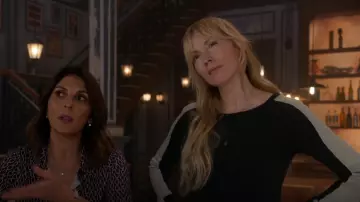 Free People We the Free Tasha Thermal usada por Parker (Beth Riesgraf) como se ve en Leverage: Redemption (S02E09)
