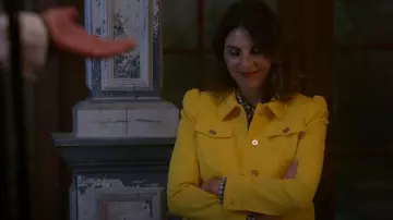 Tommy Hilfiger Puff Sleeve Trucker Jacket porté par Sophie Devereaux (Gina Bellman) comme vu dans Leverage: Redemption (S02E11)