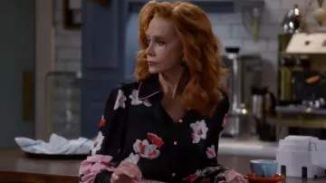 Alice + Olivia Willa Floral Blouse worn by Sheila (Swoosie Kurtz) as seen in Call Me Kat (S03E16)
