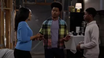 Chemise à carreaux en flanelle dégradée Scotch & Soda portée par Carter (Julian Gant) comme on le voit dans Call Me Kat (S03E16)