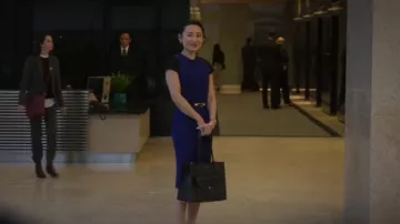 Victoria Beckham Robe mi-longue portée par Francesca (Li Jun Li) vue dans Sexe/Vie (S02E01)