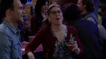 ModCloth Sweet As Can Be Cardigan porté par Kat (Mayim Bialik) comme on le voit dans Call Me Kat (S03E16)