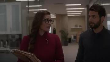 Ted Baker Drytaa Wool Manteau court porté par Susan (Inga Schlingmann) comme on le voit dans So Help Me Todd (S01E03)