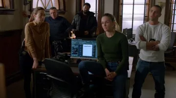 Camisa Rails Ellis en coco tostado usada por Kim Burgess (Marina Squerciati) vista en Chicago P.D. (S10E15)