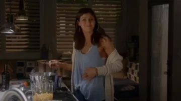 Personnes libres Adella Bralette portée par Jade (Alexandra Daddario) comme on le voit dans Pourquoi les femmes tuent (S01E03)