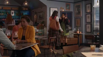 Giuseppe zanotti Court Chaussures portées par Sam (Hannah Simone) comme on le voit dans Not Dead Yet (S01E05)