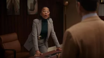 Smythe Mid-Rise Wool Bootcut Pantalones usados por Amanda Wagner (Sonja Sohn) como se ve en Will Trent (S01E08)