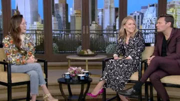 Oscar de la renta Butterfly-appliqué Veste cropped portée par Michelle Yeoh vue en LIVE avec Kelly et Ryan le 1er mars 2023
