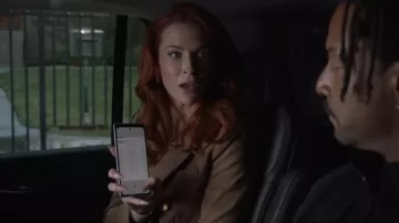 Rag & Bone Blazer sur mesure à double poitrine porté par Nell Forester (Sara Rue) comme on le voit dans The Rookie (S05E17)