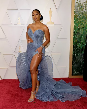 Vestido Gaurav Gupta usado por Megan Thee Stallion en la alfombra roja de los Oscar el 27 de marzo de 2022
