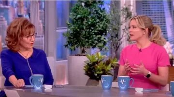 Dolce & Gabbana Raschel Embelleshed Wool-blend Tweed Mini Dress usado por Sara Haines como se ve en The View el 4 de marzo de 2023