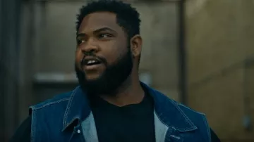 Liberty Blues™ Denim Vest usado por Bunny (Tobi Bamtefa) como se ve en Mayor of Kingstown (S02E08)