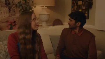 T-shirt Asos Design à manches longues porté par Greg (Paul G. Raymond) comme on le voit dans Buffering (S02E04)