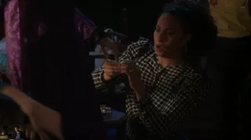 Ulla Johnson Blair Gingham-print Puff-sleeve Top usado por Regina Howard (Christina Moses) como se ve en A Million Little Things (S05E03)