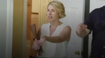 Joie Aruna Split-Neck Silk Top worn by Erin Napier as seen in Home Town (S07E10)