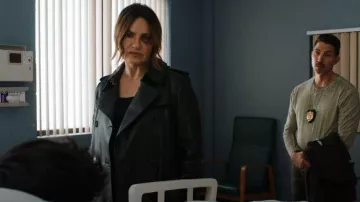 Burberry Leather Trench Coat worn by Detective Olivia Benson (Mariska Hargitay) as seen in Law & Order: Special Victims Unit (S24E11)