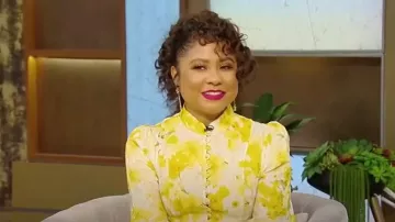 Minivestido floral con cinturón Zimmermann Wonderland usado por Angela Yee como se ve en Tamron Hall Show el 1 de marzo de 2023