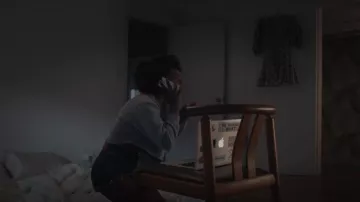 Levi's 501 Cuffed Denim Shorts usados por Dana James (Mallori Johnson) como se ve en Kindred (S01E01)