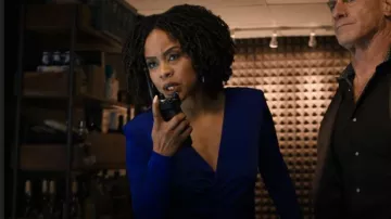 Giorgio Armani Wrap-Design Midi-Dress - Azul usado por la sargento Ayanna Bell (Danielle Moné Truitt) como se ve en Law & Order: Organized Crime (S03E13)