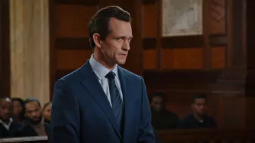 Calvin Klein X Fit Slim Fit Stretch Suit Vestes portées par Nolan Price (Hugh Dancy) comme on le voit dans Law & Order (S22E13)