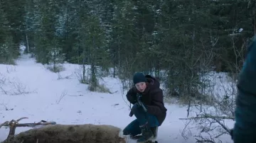 Roots Clas­sic Cot­ton Cab­in Sock worn by Ellie Williams (Bella Ramsey) as seen in The Last of Us (S01E08)