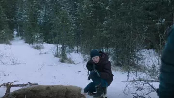 Roots Clas­sic Cot­ton Cab­in Sock worn by Ellie Williams (Bella Ramsey) as seen in The Last of Us (S01E08)