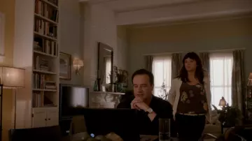 Rebecca Taylor Flo­ral Top worn by Elizabeth Burke (Tiffani Thiessen) as seen in White Collar (S05E08)