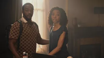 Polo Gucci usado por Frank Presley (Anthony Mackie) como se ve en We Have a Ghost 