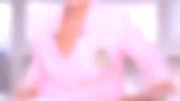 The pink blazer jacket with crest worn by Anne-Élisabeth Lemoine in the show C à Vous of March 6, 2023