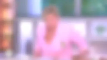 The pink blazer jacket with crest worn by Anne-Élisabeth Lemoine in the show C à Vous of March 6, 2023