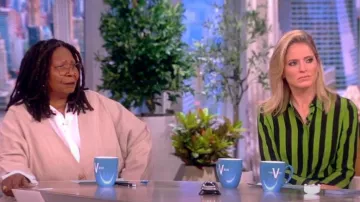 Alice + Olivia Alane Camisa a rayas usada por Sara Haines como se ve en The View el 6 de marzo de 2023