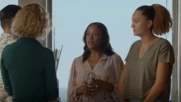 Madewell Hemp-Cotton Split-Neck Crop Tee worn by Linda as seen in Magnum P.I. (S05E04)