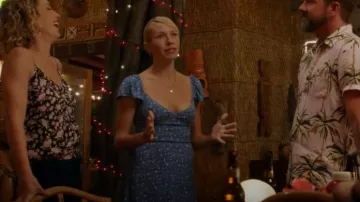 Reformation Bax­ley Flo­ral-Print Mi­di Dress worn by Suzy Madison (Betsy Phillips) as seen in Magnum P.I. (S05E04)