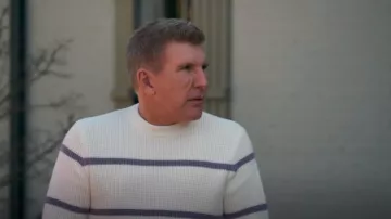 Teoría Gary Crew Suéter Cashton a rayas usado por Todd Chrisley como se ve en Chrisley Knows Best (S10E04)