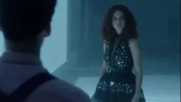 La robe Asos à dentelles semi-transparente portée par Marina (María Pedraza) dans la série Élite (Saison 1 Épisode 8)