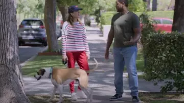 Pantalon de survêtement Gucci Adidas Cotton Jersey porté par Liz (Christa Miller) comme on le voit dans Shrinking (S01E07)