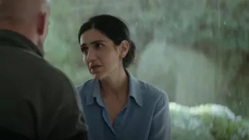 Frame The Stan­dard But­ton-Up Shirt worn by DI Lou Slack (Leila Farzad) as seen in Better (S01E04)