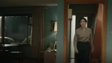 Equipment Slim Sig­na­ture Silk Shirt worn by DI Lou Slack (Leila Farzad) as seen in Better (S01E04)