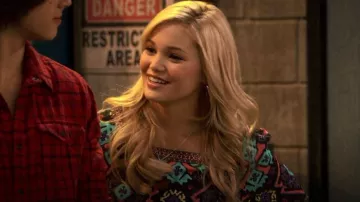 Rachel Roy Kim Crawford Kickin It Top usado por Kim Crawford (Olivia Holt) como se ve en Kickin' It (S03E17)
