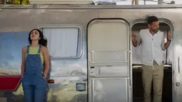 Cotton On Seam­less Ben­ni High Neck Tank worn by Helene (Alexa Mansour) as seen in Fantasy Island (S02E08)