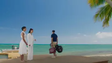 Sandales plates en cuir New Look portées par Ruby Akuda (Kiara Barnes) vues dans Fantasy Island (S02E08)
