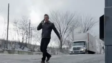Ralph Lauren RRL Veste en cuir zippé portée par Jason Grant (Scott Caan) comme on le voit dans Alerte : Unité des personnes disparues (S01E10)