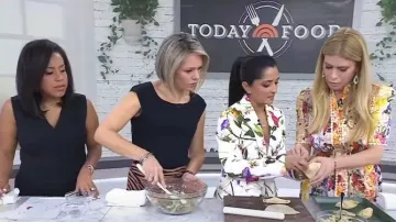 Chaqueta floral Ted Baker Ziahh usada por Palak Patel como se ve en Today el 8 de marzo de 2023