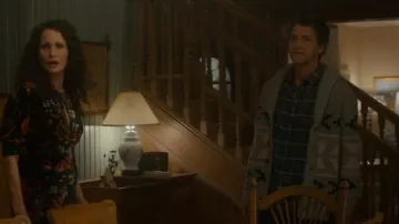 Banana Republic Cabin Cardigan usado por Colton Landry (Jefferson Brown) como se ve en The Way Home (S01E07)